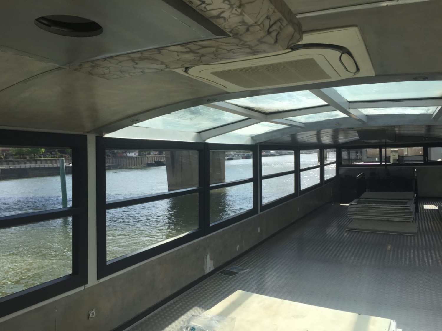 slider 0 Bateau Passagers Evenementielle Sur 2 Niveaux Couverts 150 Pax Ef Erp